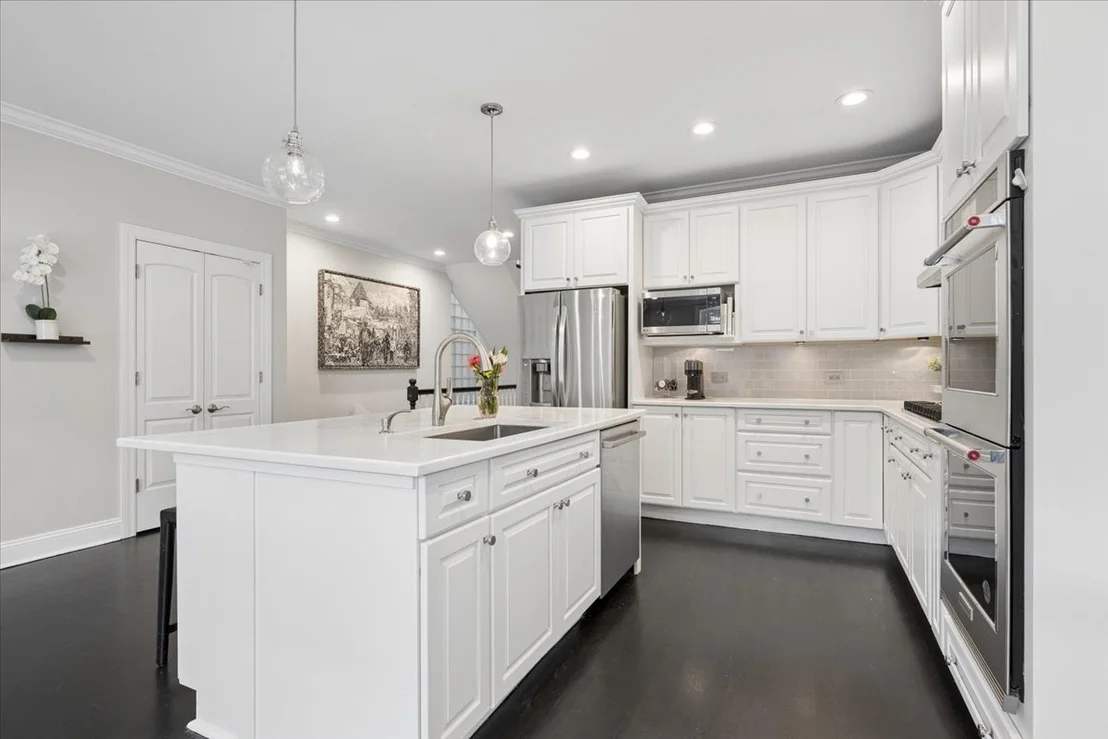 Photo of 1915 W Wolfram Street