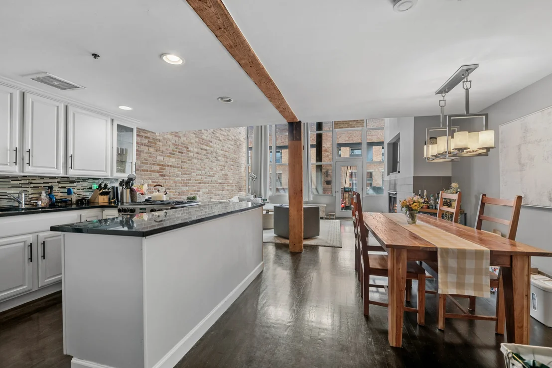 Photo of Unit 430 at 1000 W WASHINGTON Boulevard