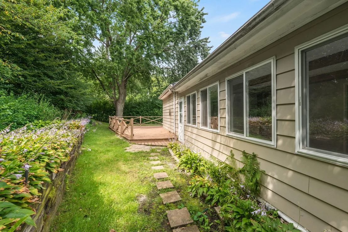 Photo of 901 Hampton Court