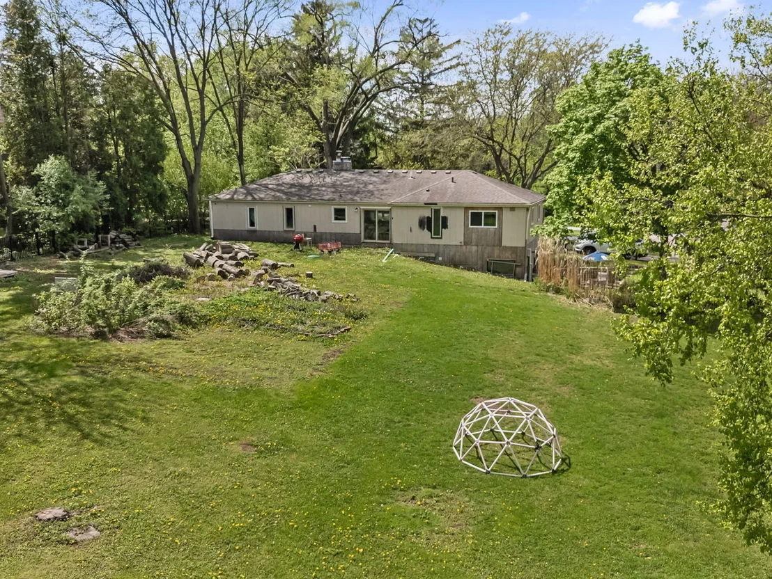 Photo of 1S655 Taylor Road