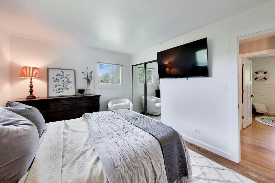 Photo of 2S550 Gray Avenue