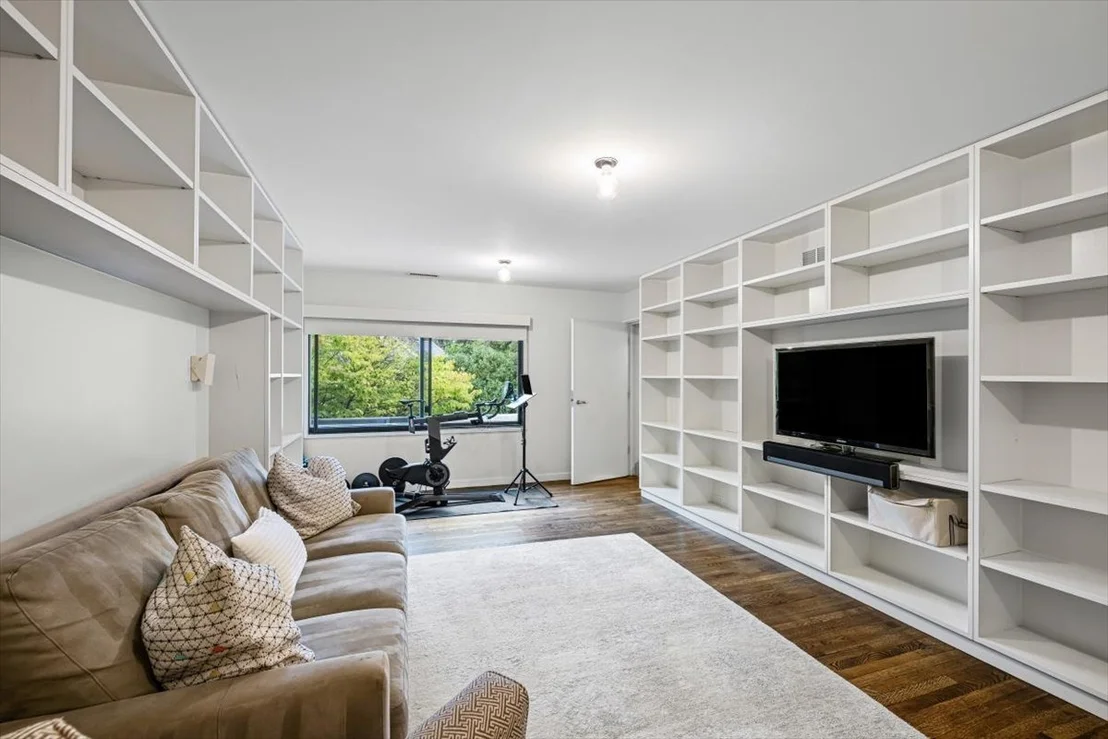 Photo of 296 WHITE OAK Lane