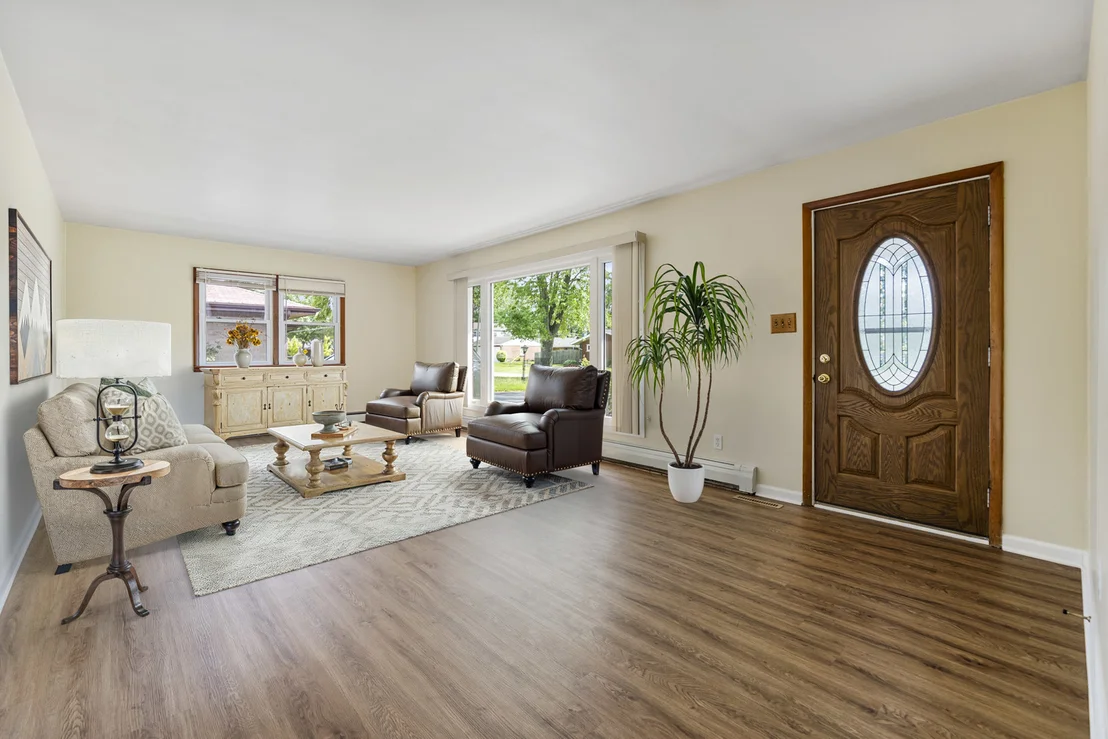 Photo of 817 Summit Drive