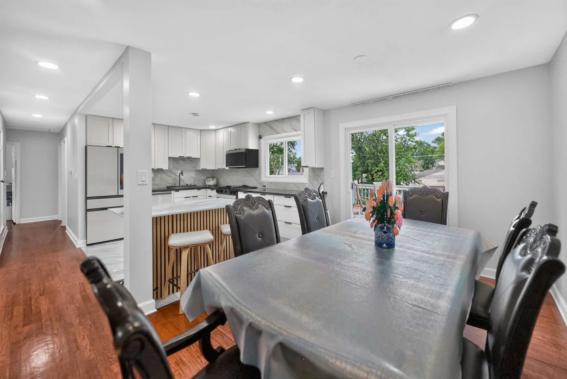 Photo of 535 Edgemont Lane