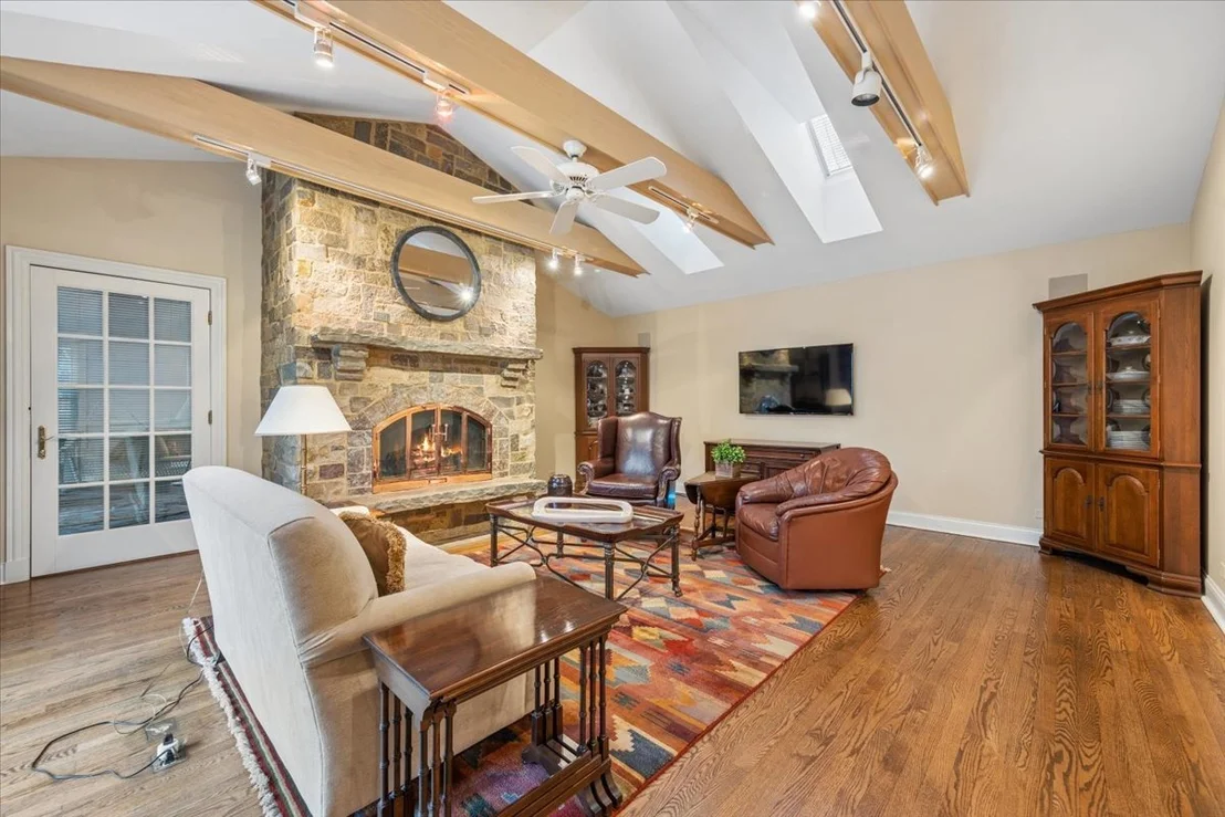 Photo of 1185 Hill Road