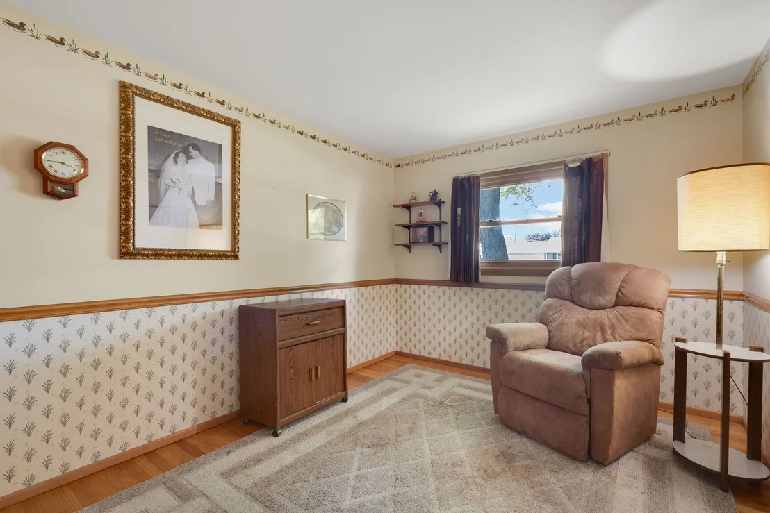 Photo of 472 W Walnut Avenue