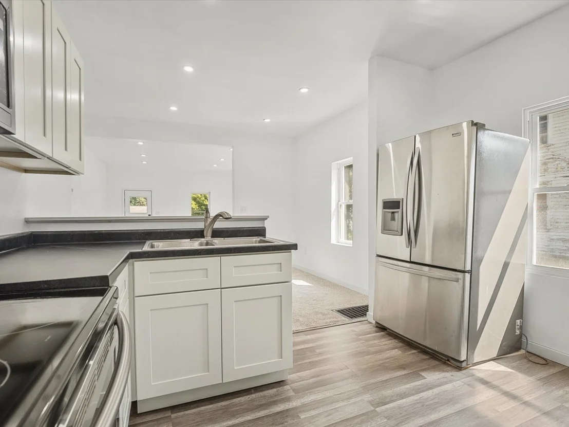 Photo of 655 W Clark Street