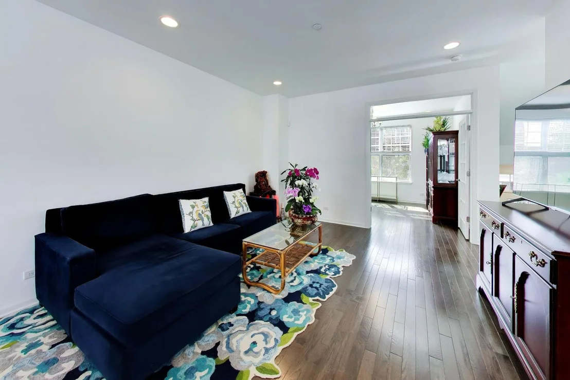 Photo of 810 Lexington Circle W