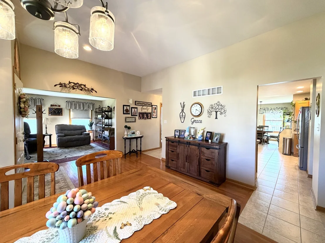 Photo of 1425 Argyle Lane N