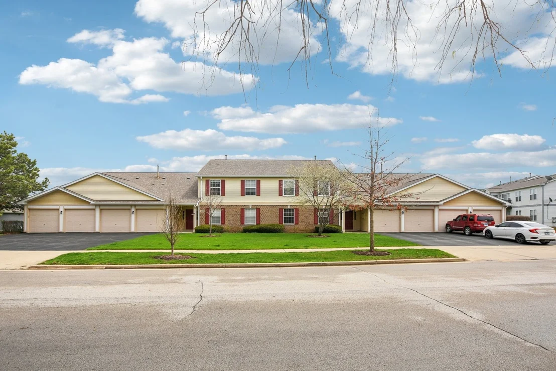 Photo of Unit D at 402 Woodview Circle
