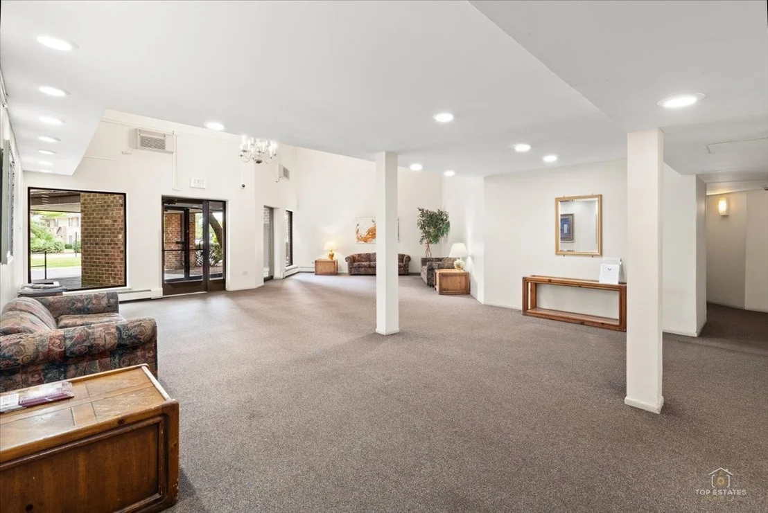 Photo of Unit 306 at 1500 Robin Circle