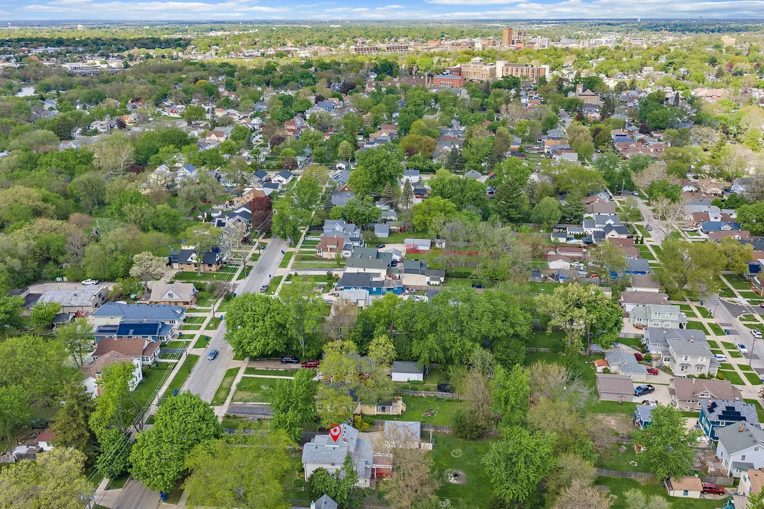 Photo of 922 Douglas Avenue