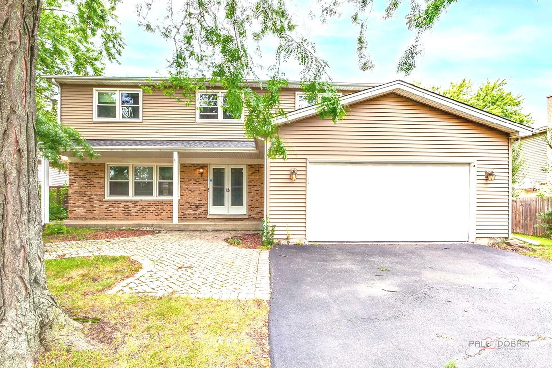 Photo of 562 Applegate Lane