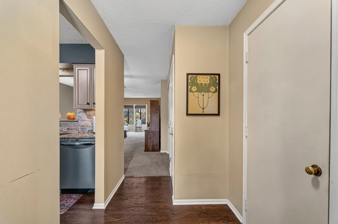 Photo of Unit 0 at 818 Shagbark Road