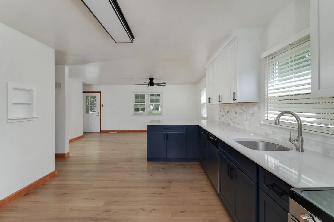 Photo of 602 W 3rd Street