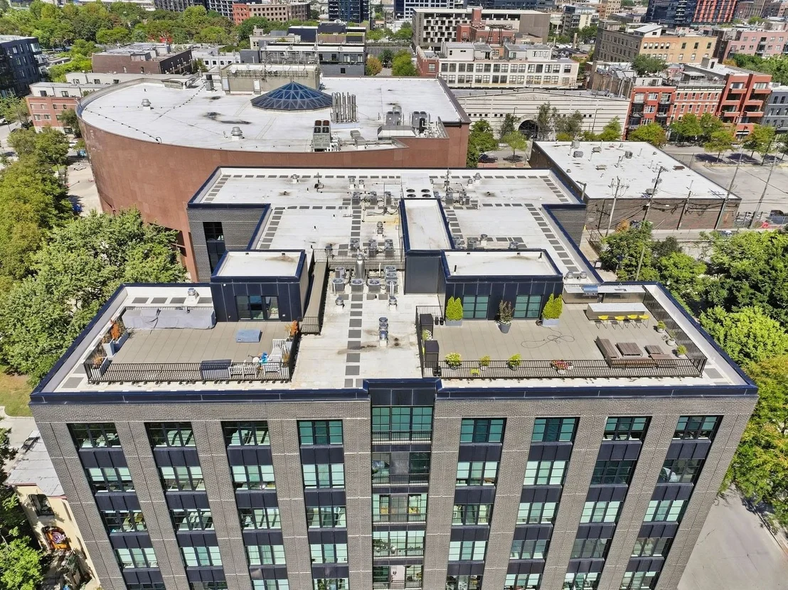 Photo of Unit 2B at 1400 W Monroe Street