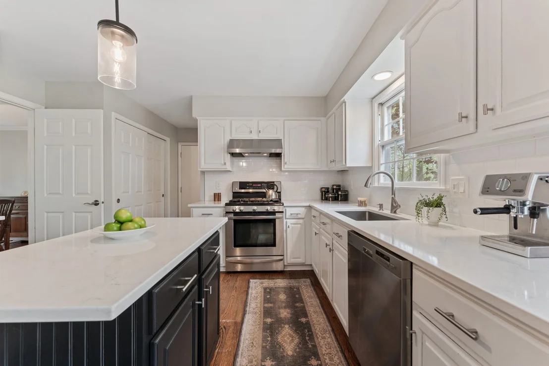 Photo of 635 Oakview Drive