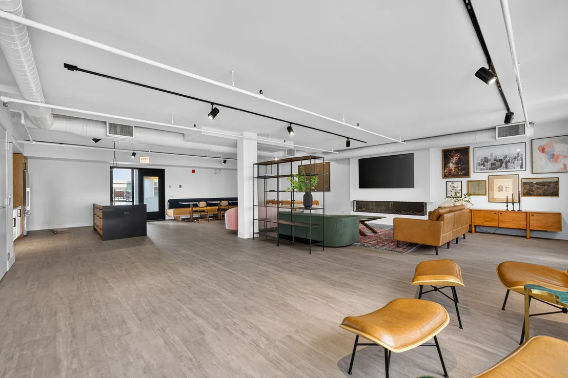 Photo of Unit 712 at 728 W Jackson Boulevard