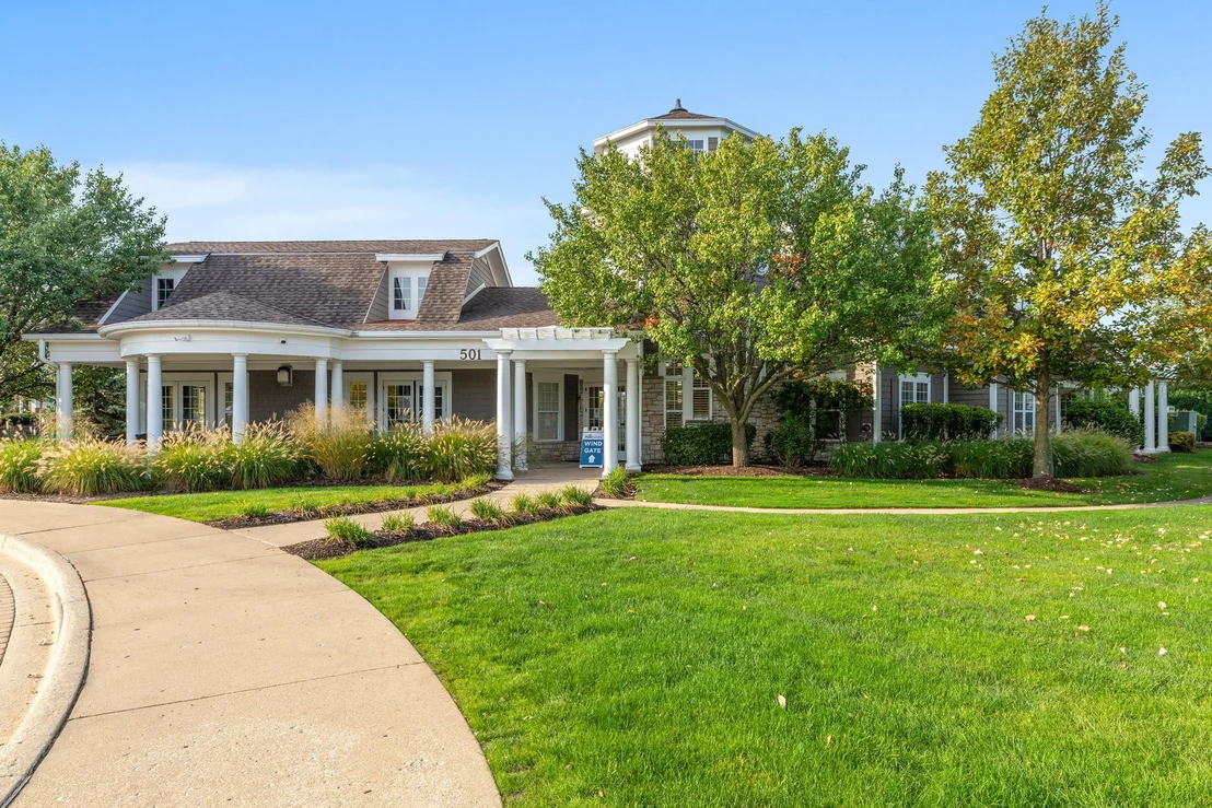Photo of 142 Lakeshore Drive