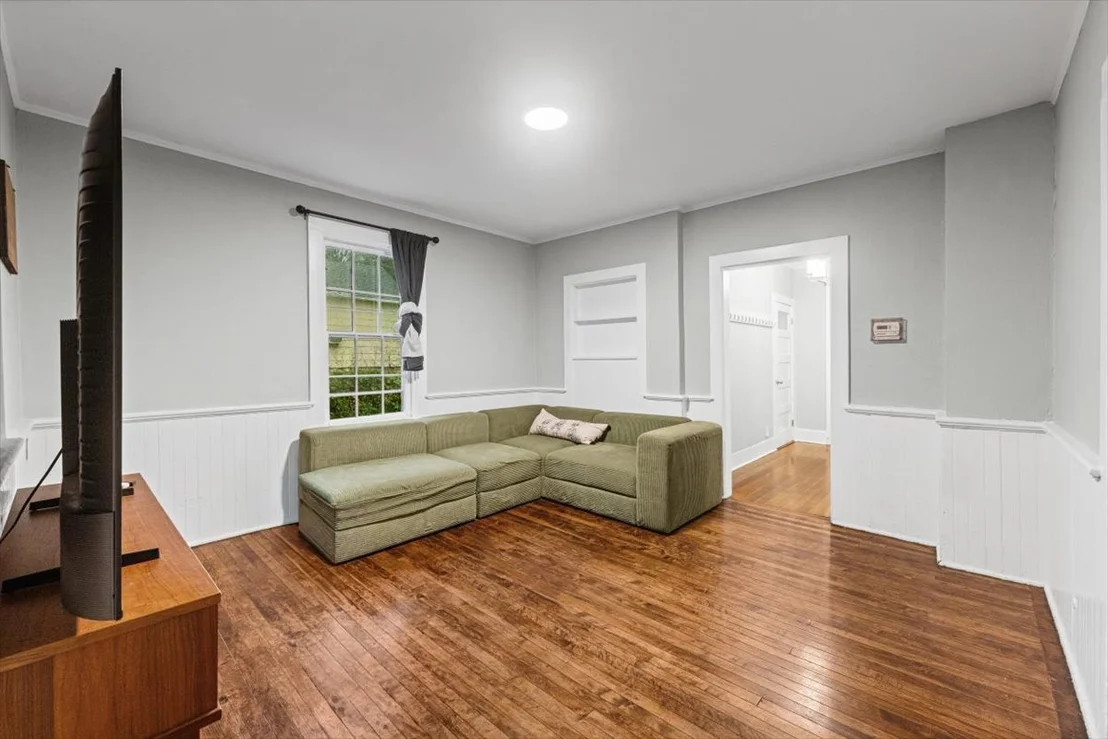 Photo of 1235 Leon Place