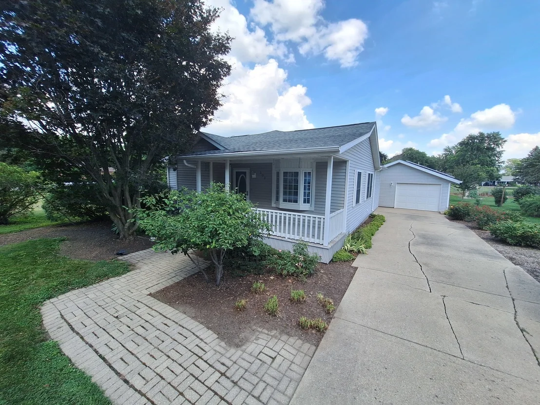 Photo of 303 Prairie Street