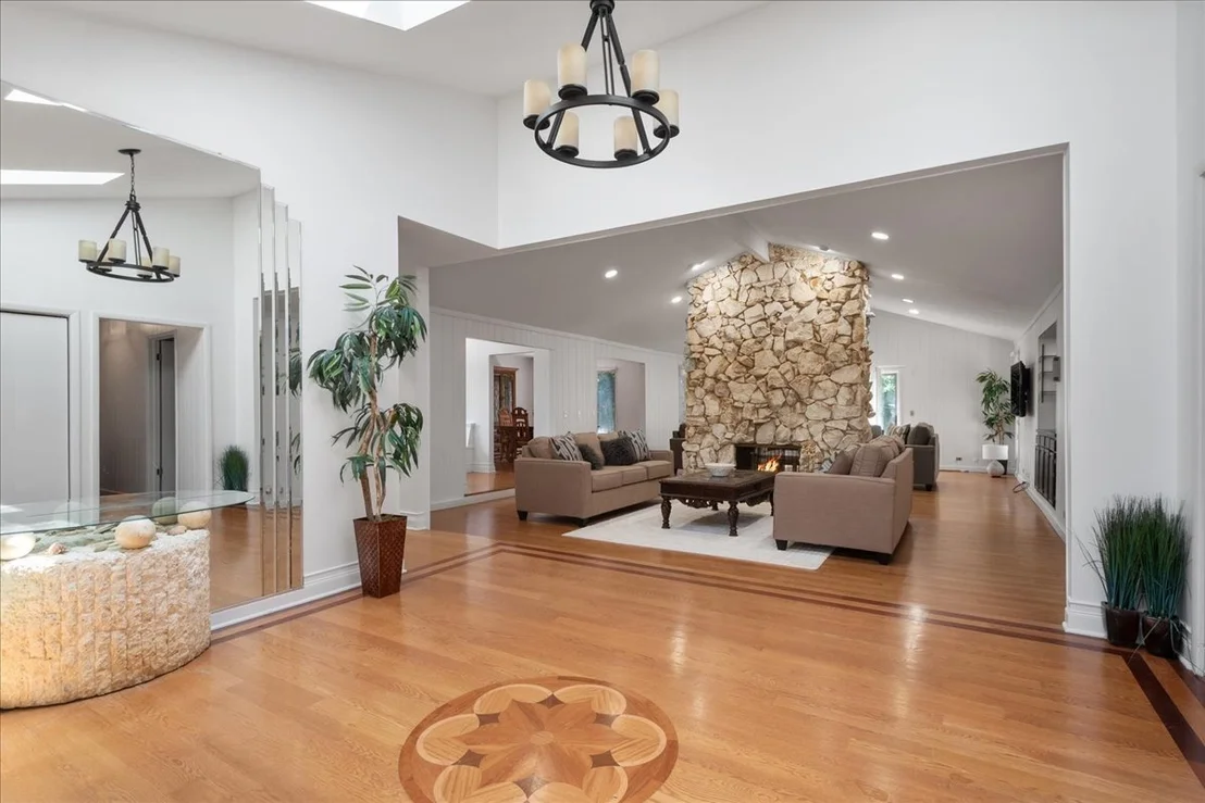 Photo of 2821 Covert Road