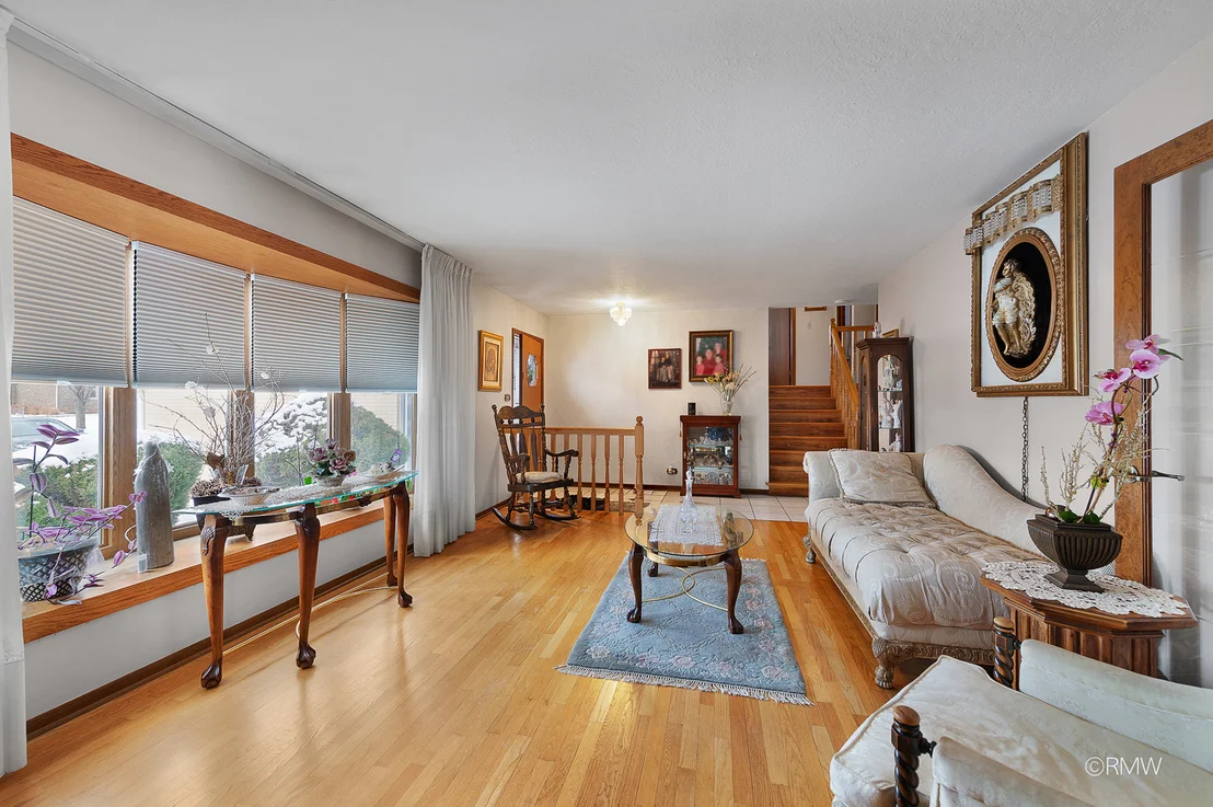 Photo of 1306 W BYRON Avenue