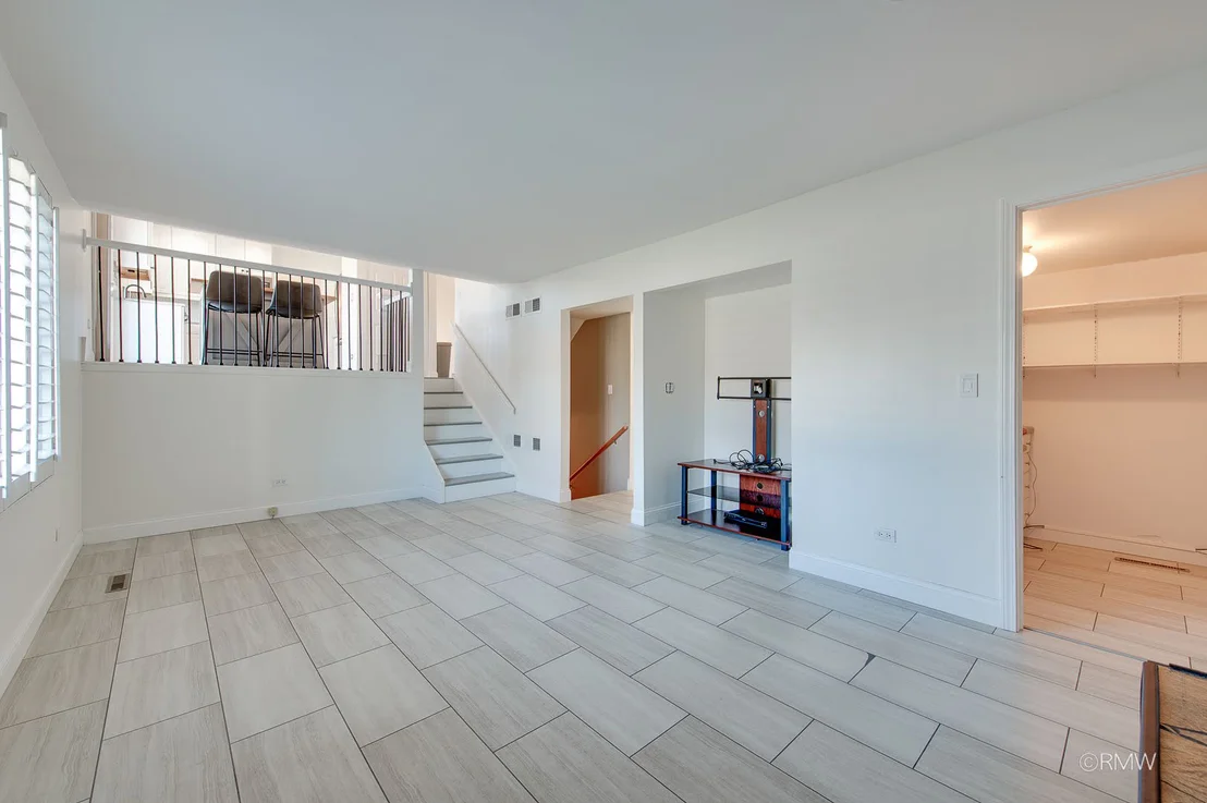 Photo of 1233 N Hickory Trail