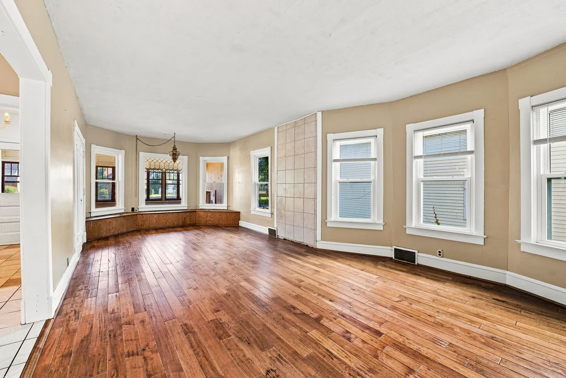Photo of 111 W Delaware Street