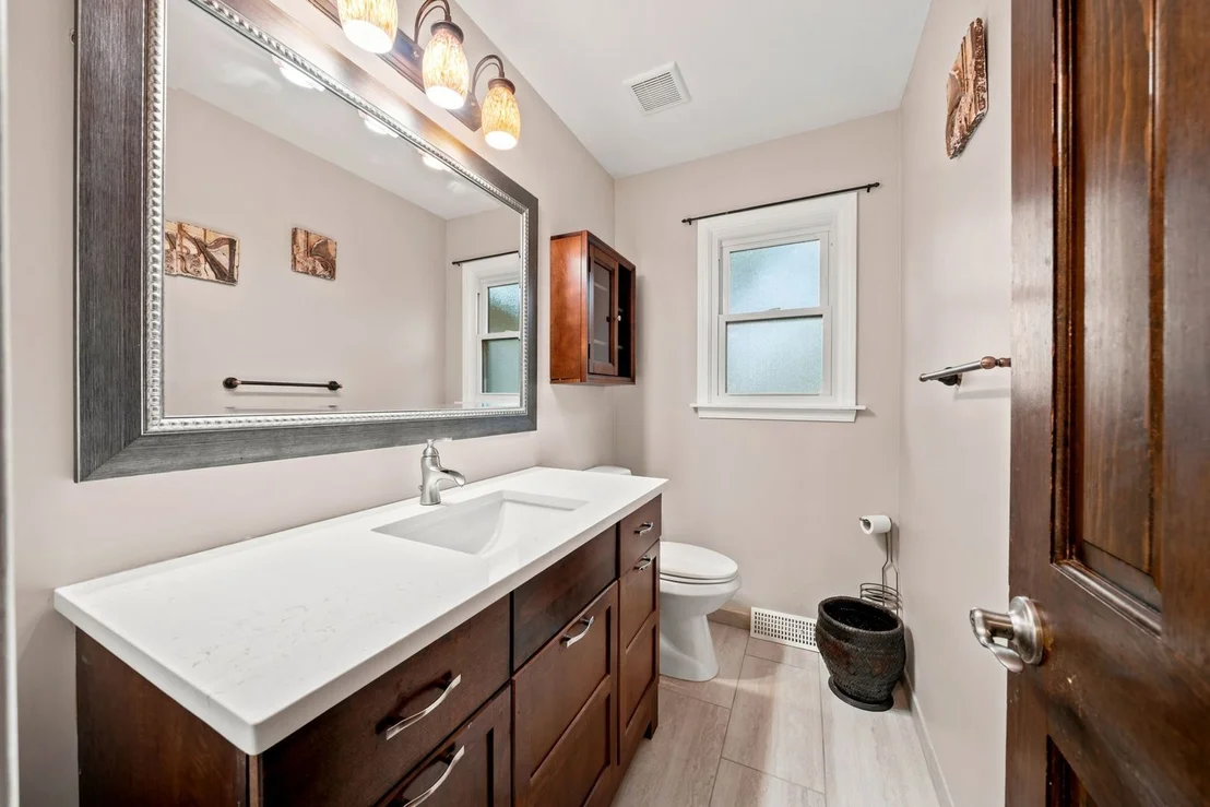 Photo of 1221 W Sable Drive