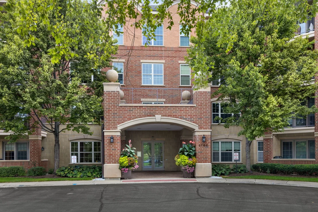 Photo of Unit 309 at 2700 Summit Drive