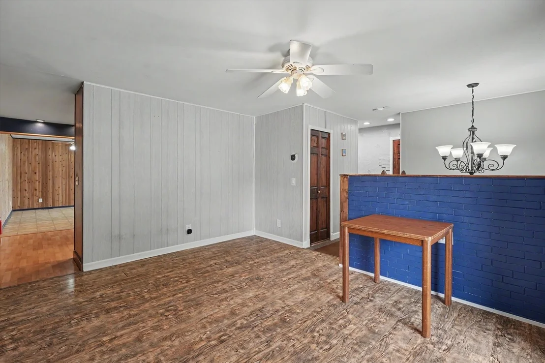 Photo of 904 Fairoaks Drive