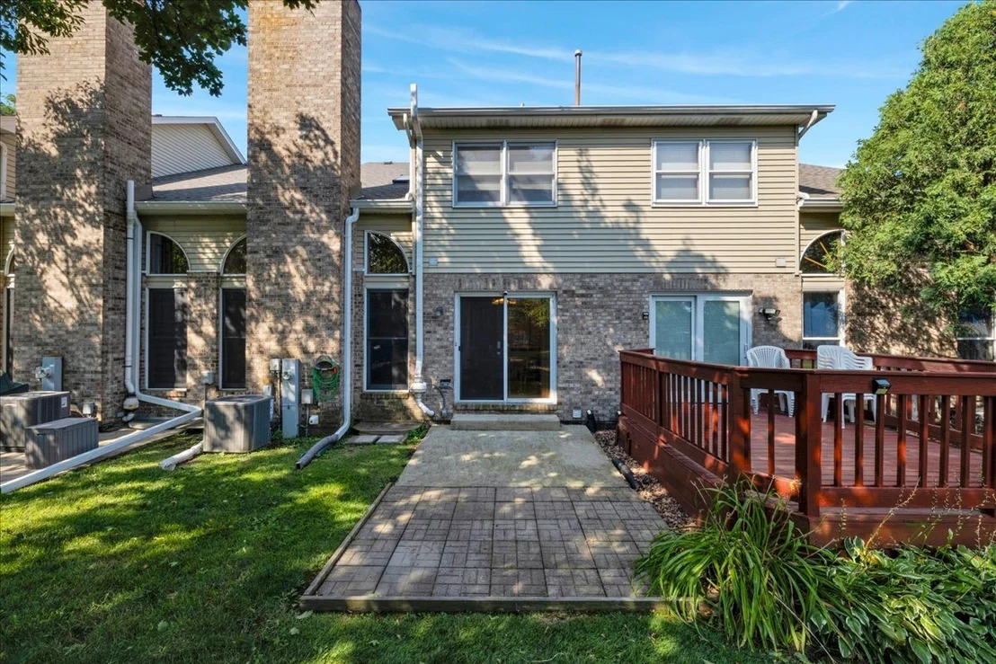 Photo of 446 S Wenbriar Square