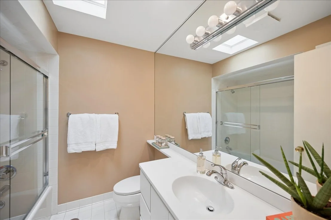 Photo of 3137 Greenleaf Avenue