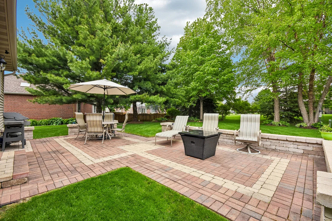 Photo of 1041 Lakeview Drive