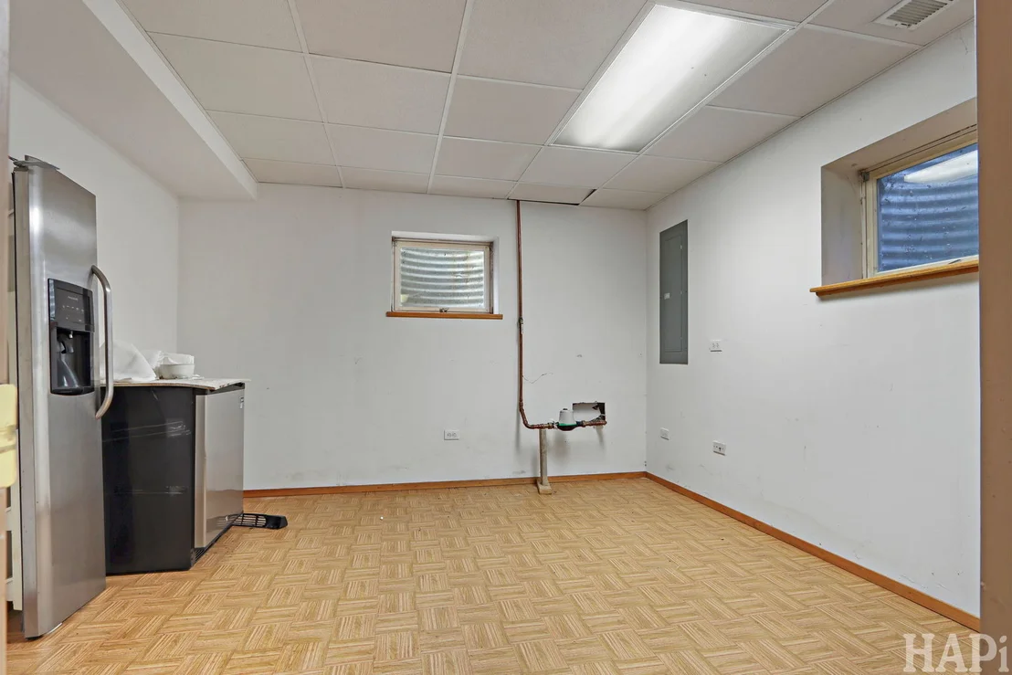 Photo of 840 Queens Lane