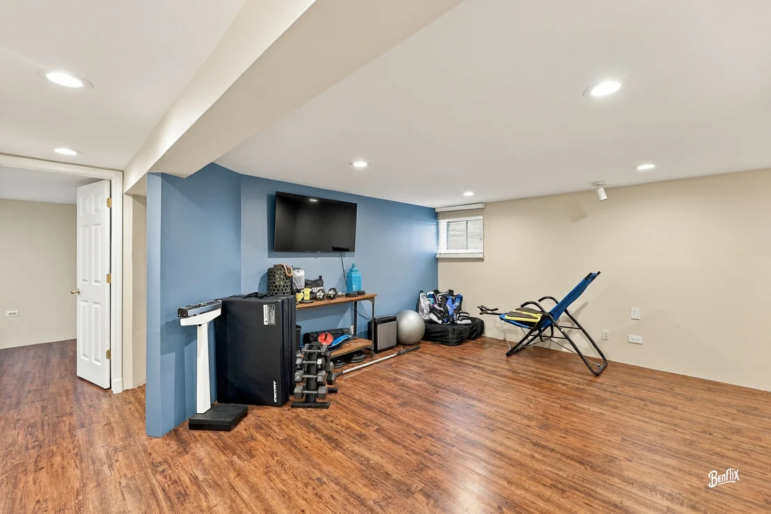 Photo of 4 W Suffield Drive