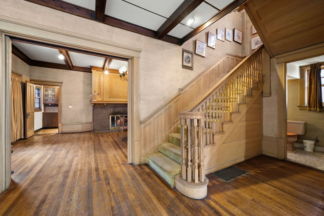 Photo of 832 W Junior Terrace