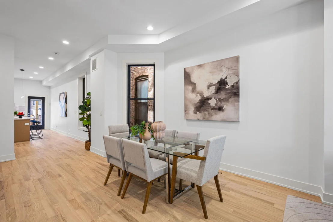 Photo of 433 E 46th Place