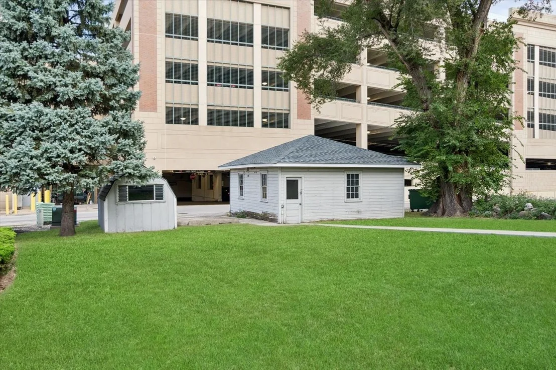 Photo of 135 Aurora Avenue