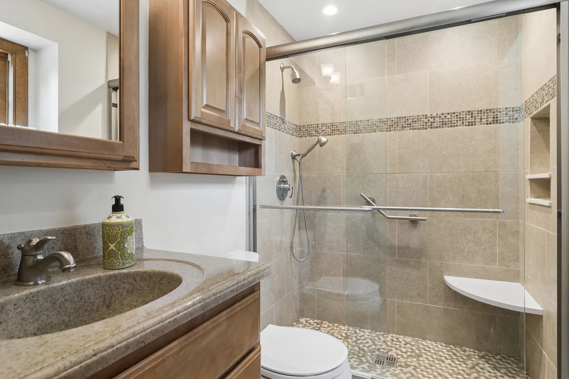 Photo of 562 E Carpenter Drive