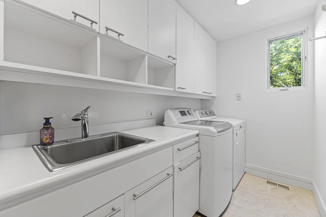 Photo of 165 Maple Avenue