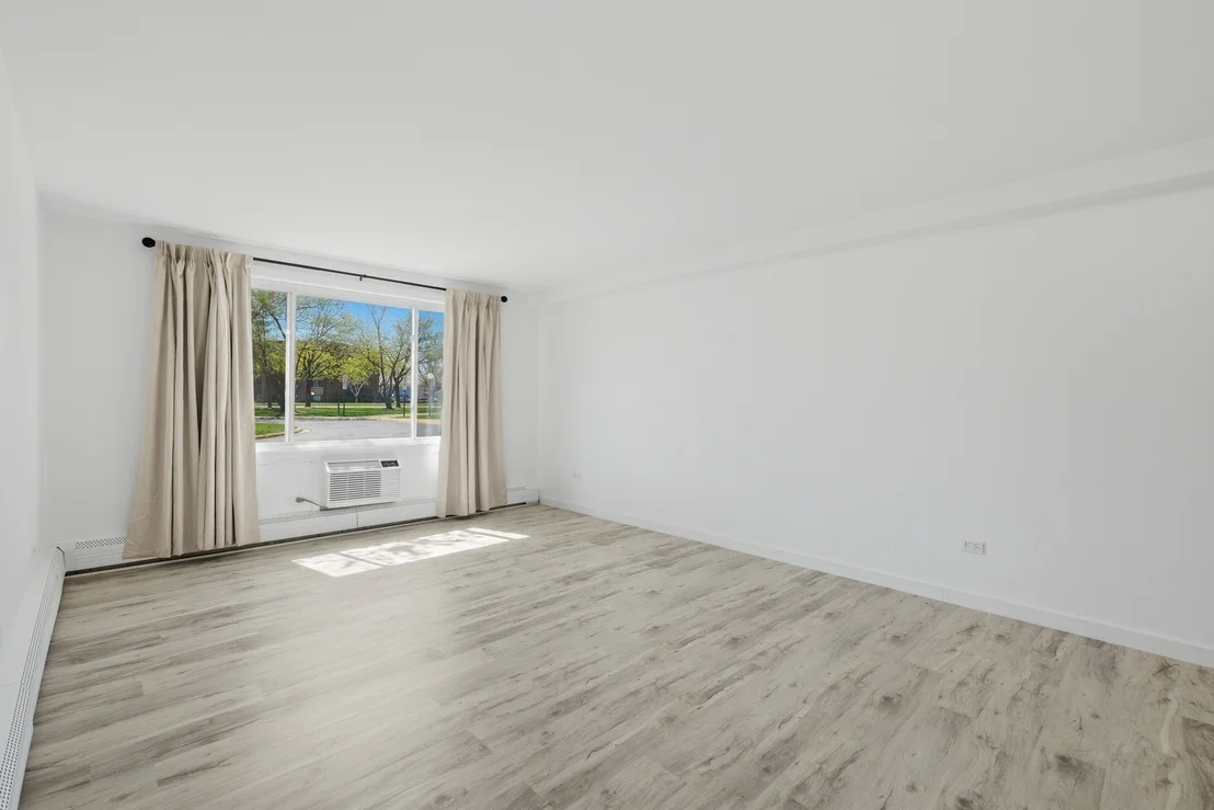 Photo of Unit 112 at 1500 Robin Circle