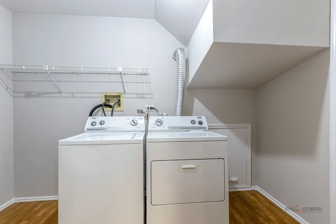 Photo of 1090 Pine Tree Circle N