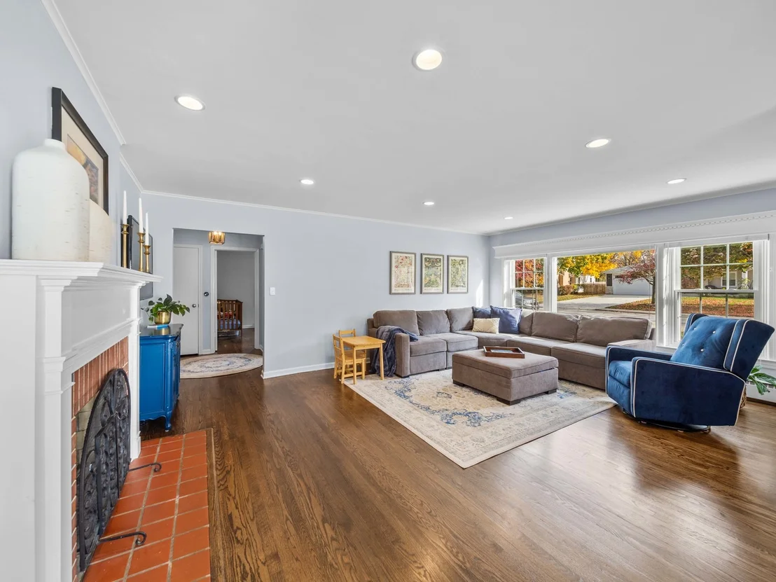Photo of 1100 Raleigh Road