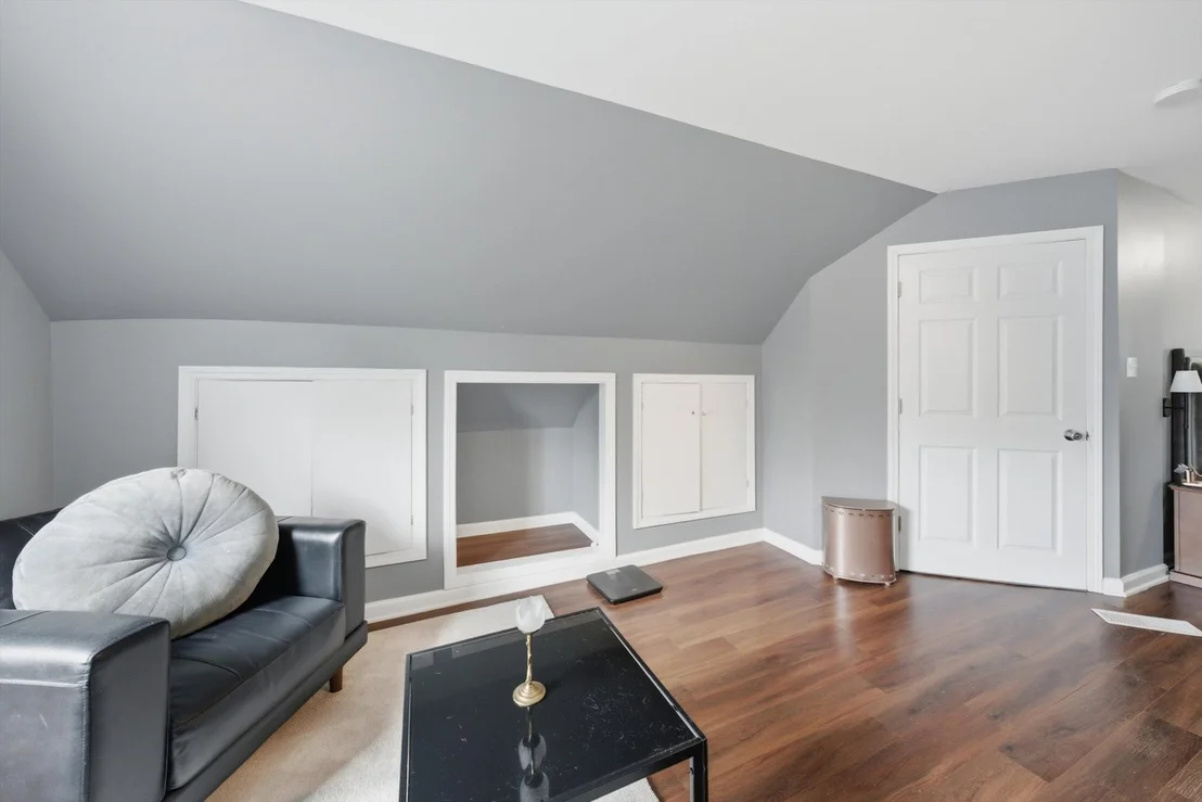 Photo of 437 W 44th Place