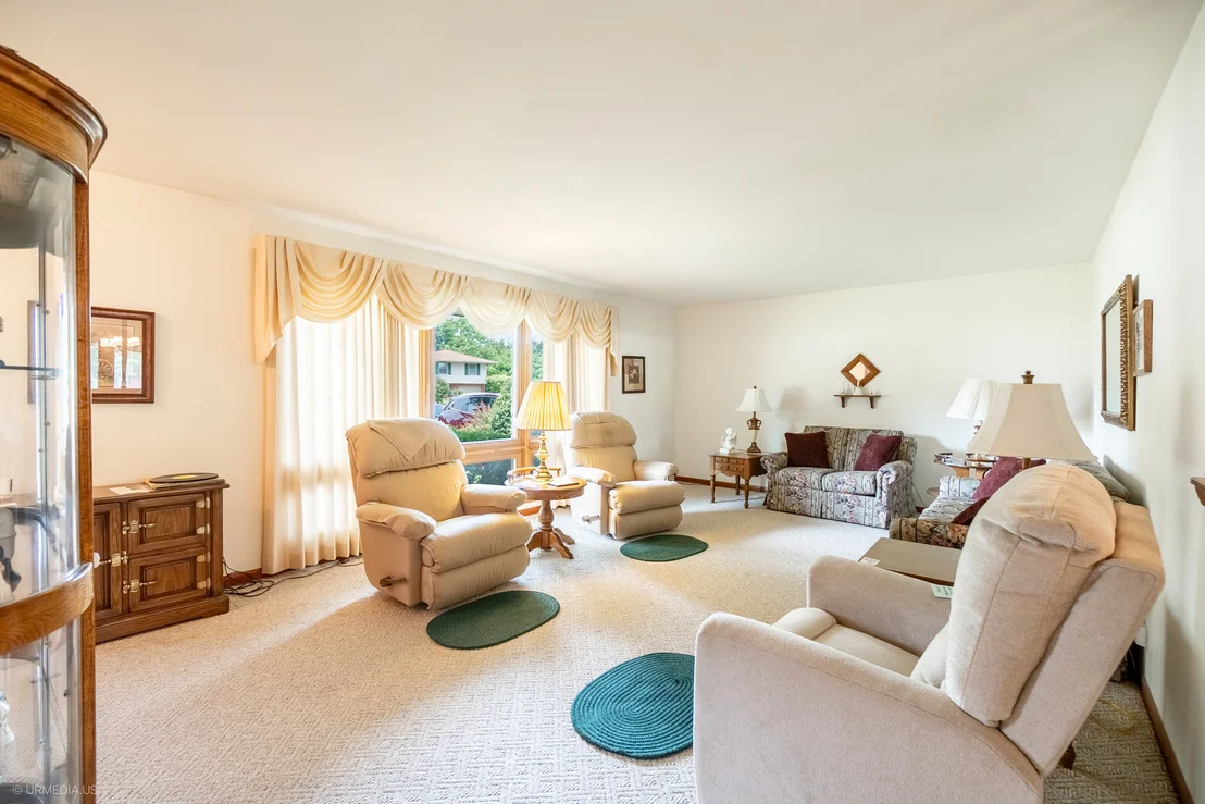 Photo of 835 Scott Drive