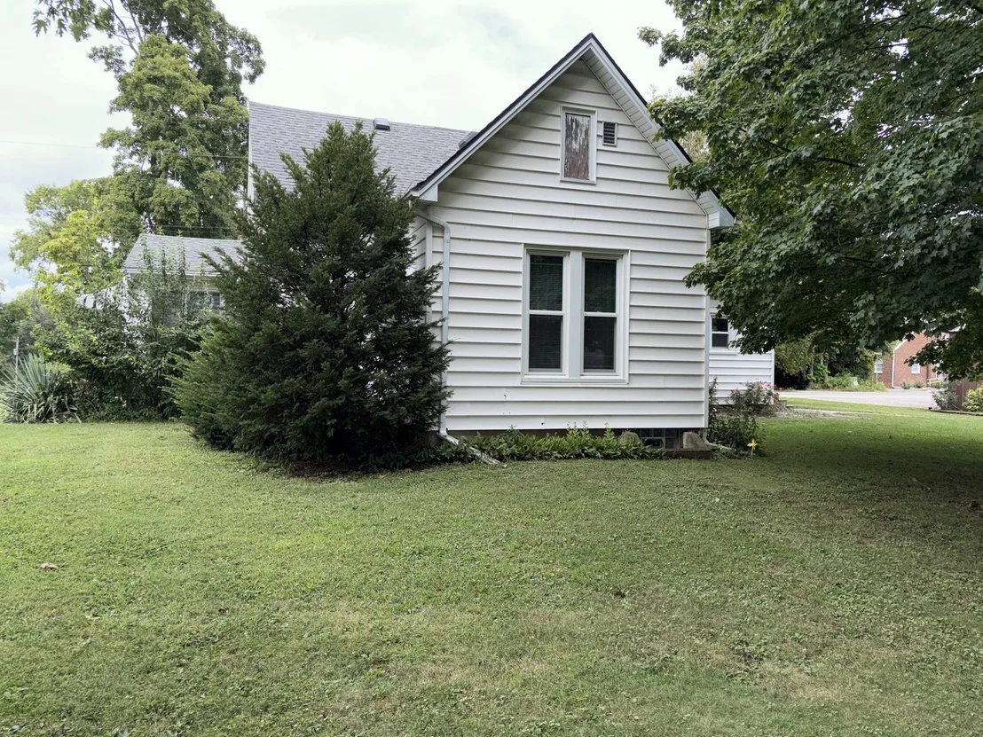 Photo of 211 N Seminary Street
