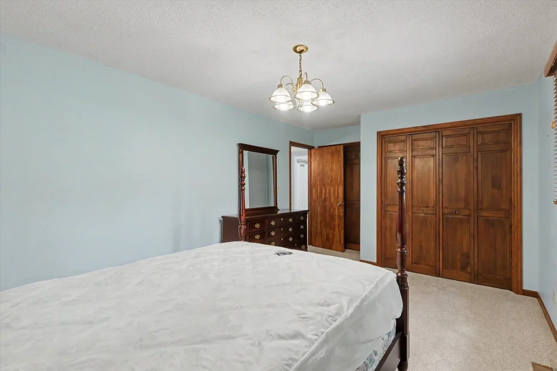 Photo of 906 Crestview Drive