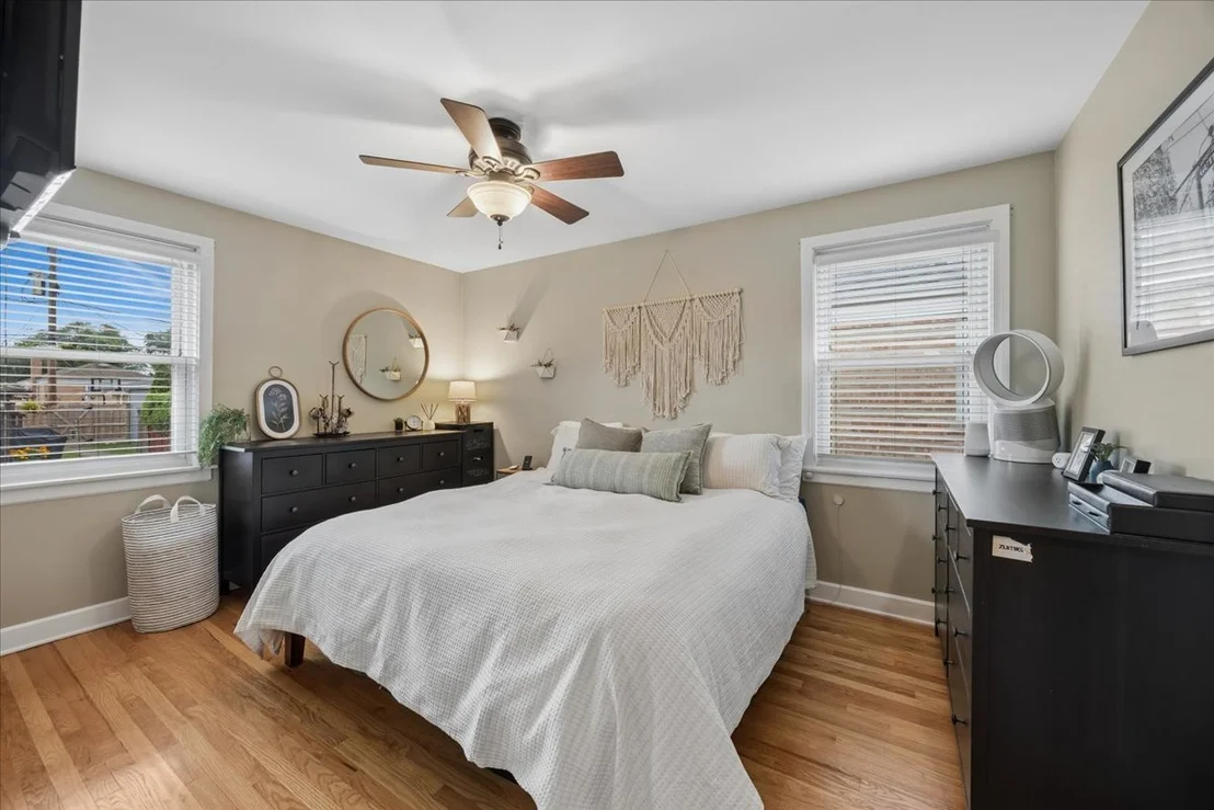 Photo of 8936 W Forestview Avenue